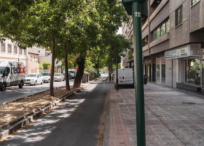 Avenida Del Sur Con Parking