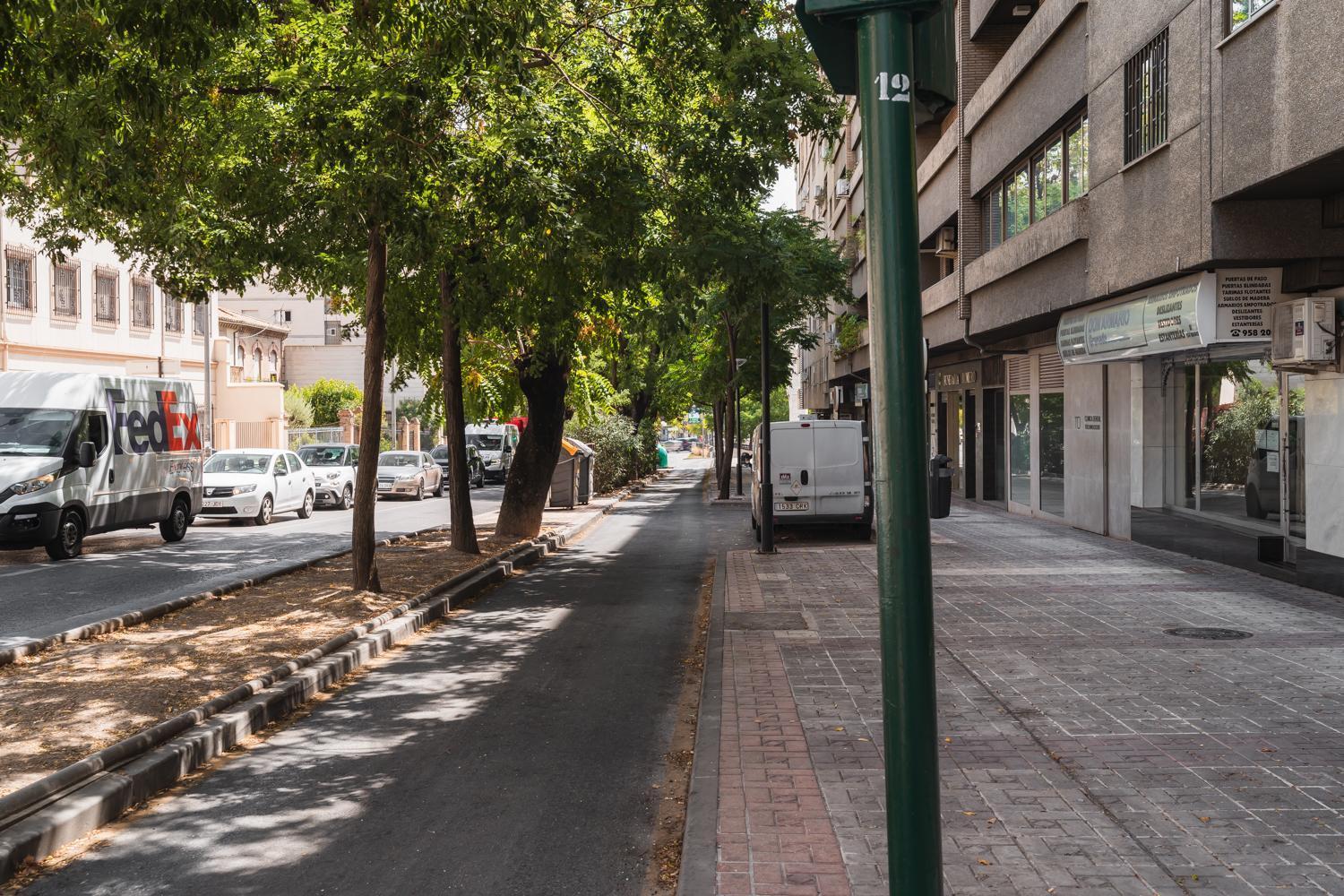 Avenida Del Sur Con Parking Granada